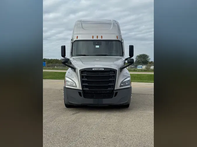 2022 FREIGHTLINER Cascadia 126