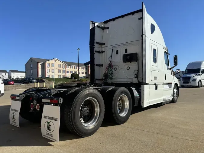 2019 Freightliner New Cascadia 126