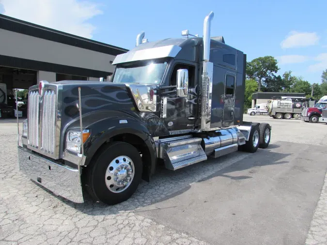 2024 Kenworth W990