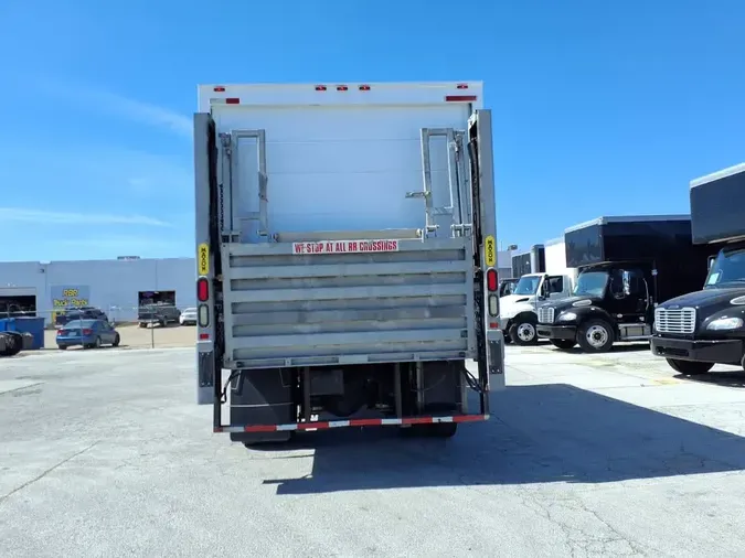 2017 FREIGHTLINER/MERCEDES M2 106