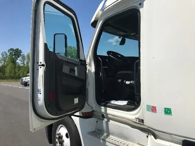 2018 Freightliner T12664ST