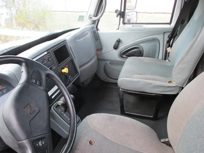 2002 INTERNATIONAL 4300