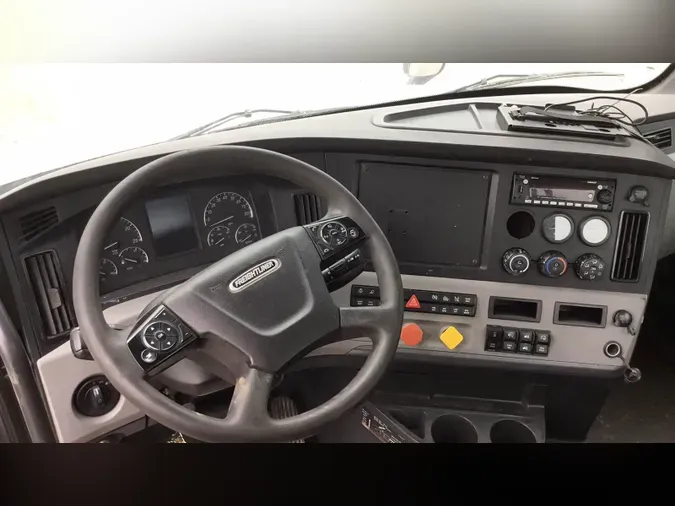 2020 Freightliner Cascadia 126