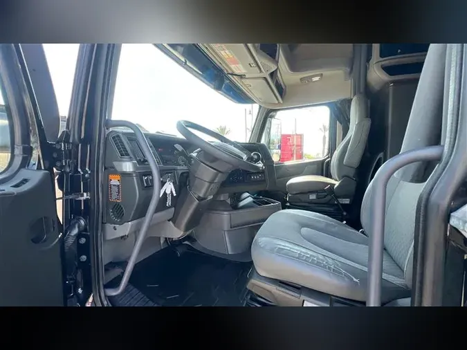 2020 VOLVO VNL760