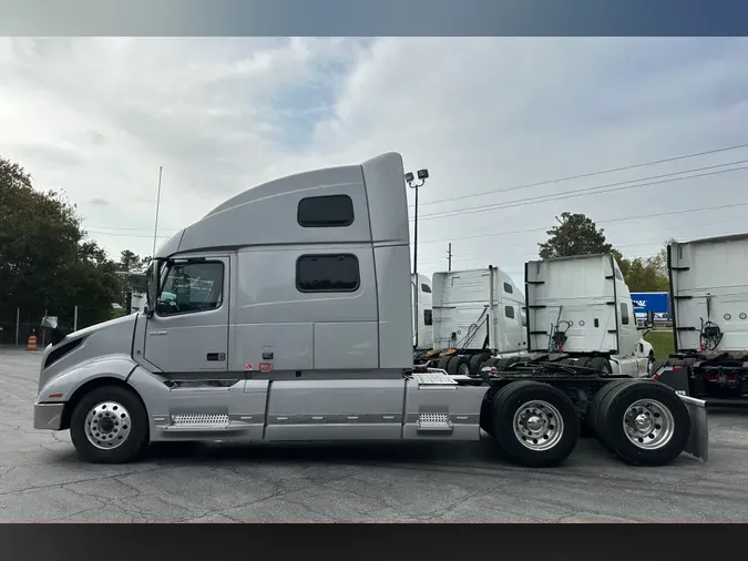 2022 VOLVO VNL64T860