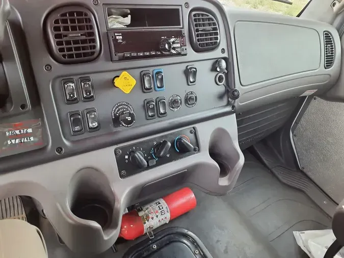 2020 FREIGHTLINER M2 106