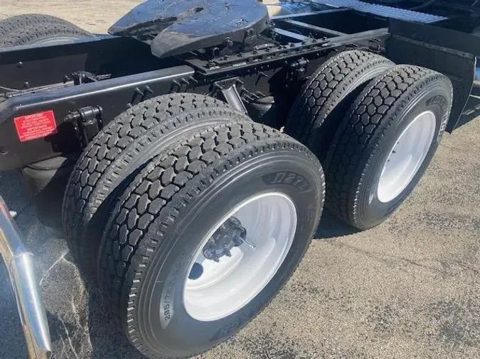 2023 Volvo VNR64T300d1af6f136e9cc6112bb3ba3bc78e7e7d