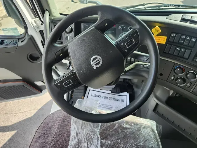 2020 VOLVO VNL64T740