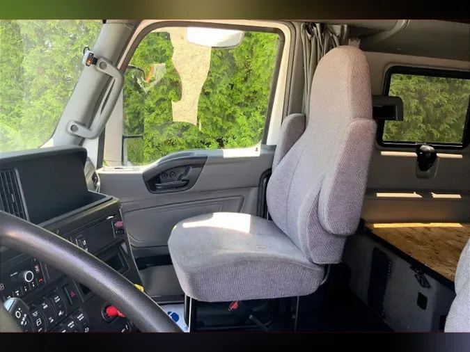 2022 INT LT625 6x4