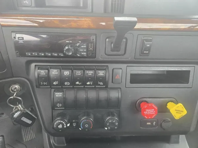 2020 International LT625