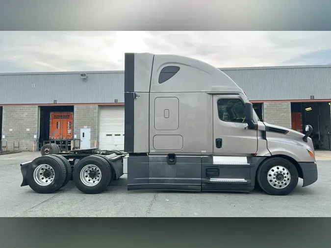 2022 Freightliner Cascadia 126