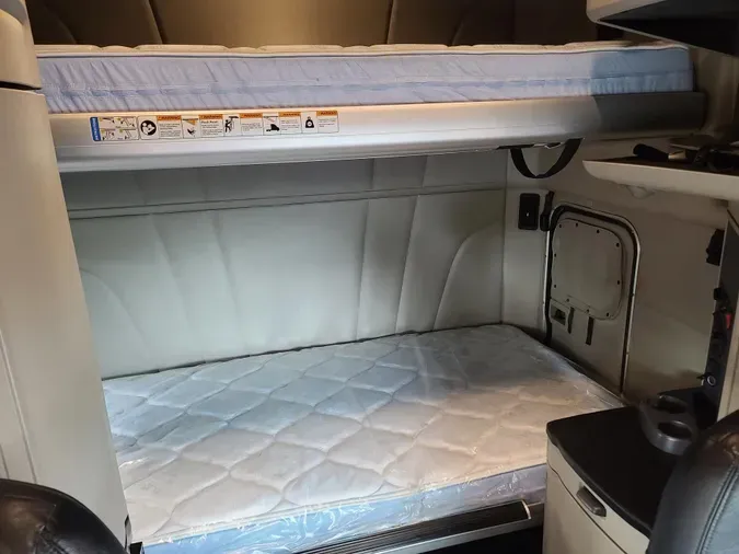 2021 Peterbilt 579d1bb3cbdaee795d31c0e2d8e31fbf95e