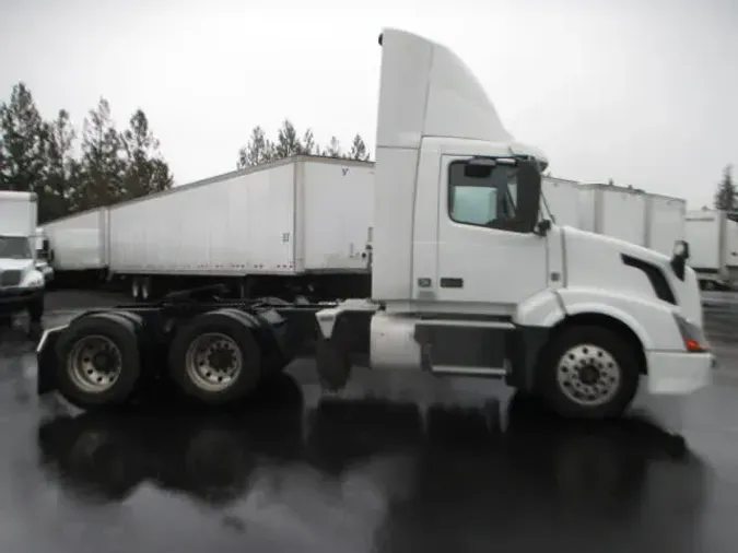 2017 VOLVO VNL64T