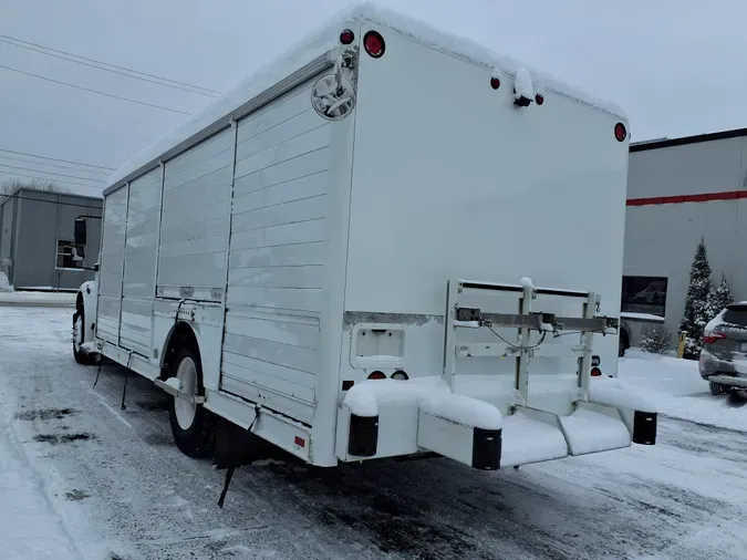 2017 FREIGHTLINER/MERCEDES M2 106