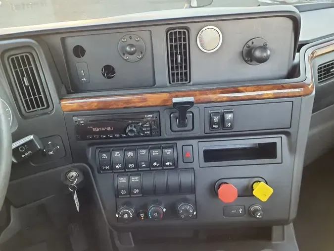 2019 NAVISTAR INTERNATIONAL LT625 DAYCAB T/Ad1bed62cd0a74ea37eec32f84ef15d8e