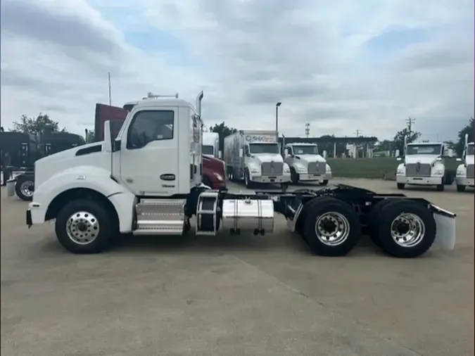 2025 Kenworth T880