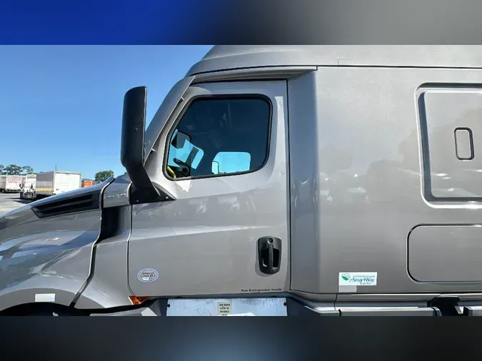 2023 Freightliner Cascadia 126d1c1853eb50e3a5f833aa2634b05179c
