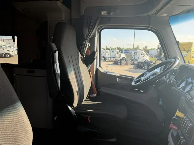 2021 Peterbilt 579d1c23f8767ed3d1328ecb3e7e2f56770