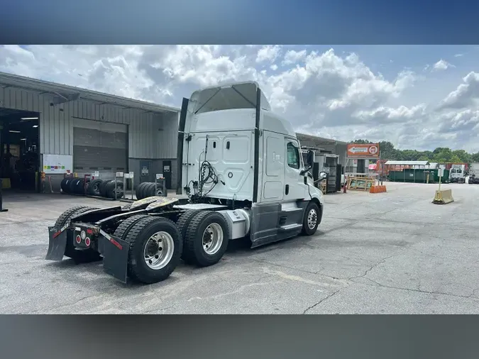 2021 Freightliner Cascadia 126d1c5de37a891170c7b953f35a6fe508d