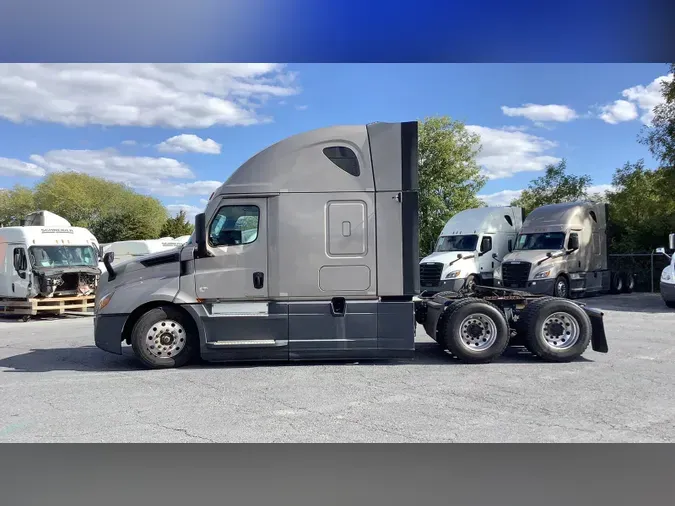 2022 Freightliner Cascadia 126