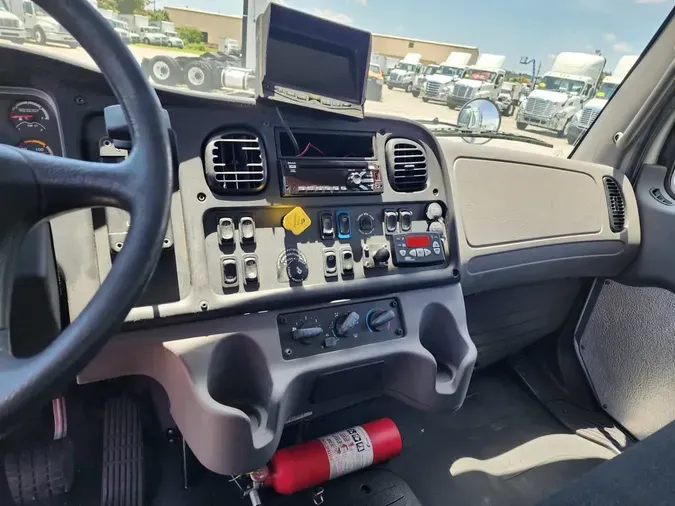 2018 FREIGHTLINER M2 106