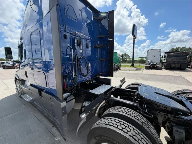 2022 Freightliner Cascadia 126d1cc510f32e4e96e4ac3ea3b85fd0396