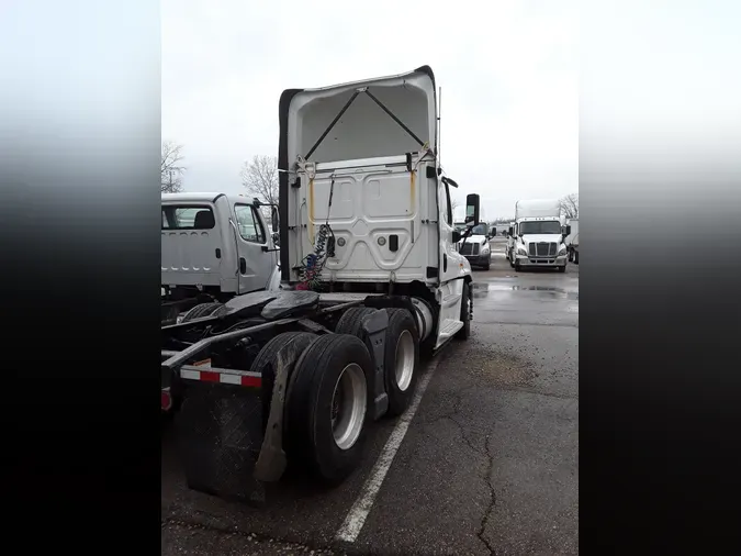 2017 FREIGHTLINER/MERCEDES CASCADIA 125