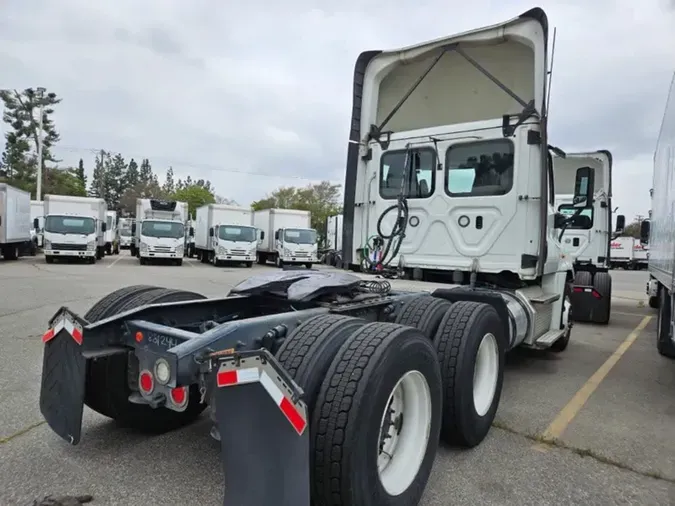 2020 FREIGHTLINER/MERCEDES CASCADIA 125
