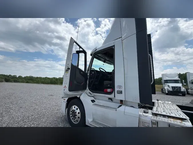 2020 Volvo VNL300d1d4505501fb04c436724f0dbfe13cab