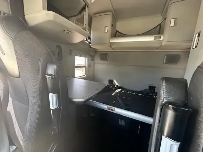 2021 Kenworth W990