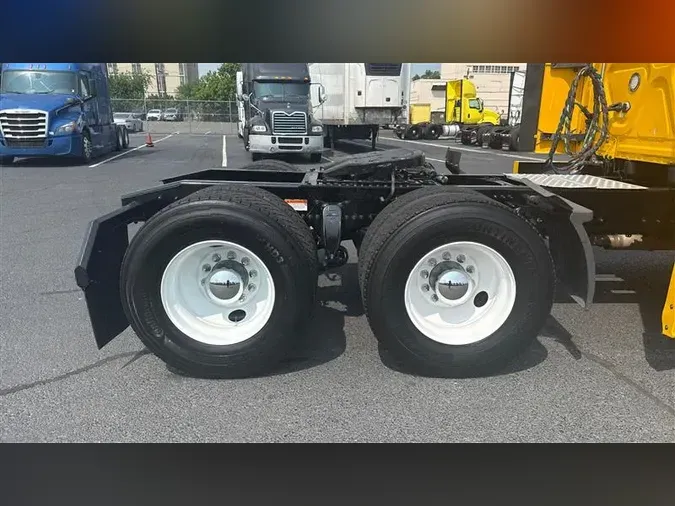 2020 FREIGHTLINER CA126
