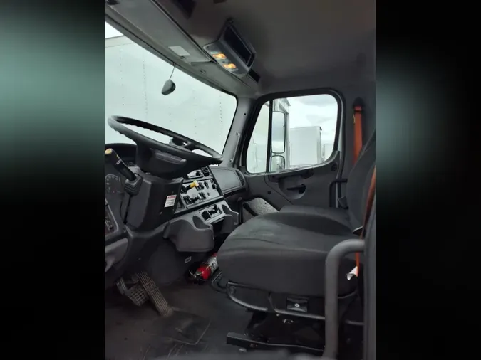 2021 FREIGHTLINER M2 106