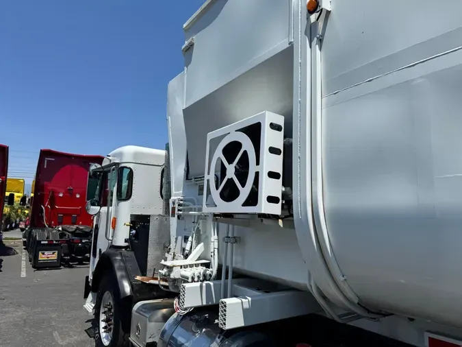 2022 Peterbilt 520