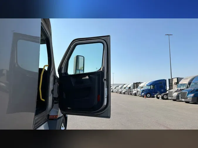 2023 Freightliner Cascadia 126