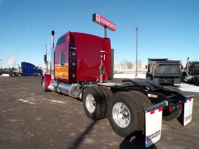 2027 Kenworth W900L