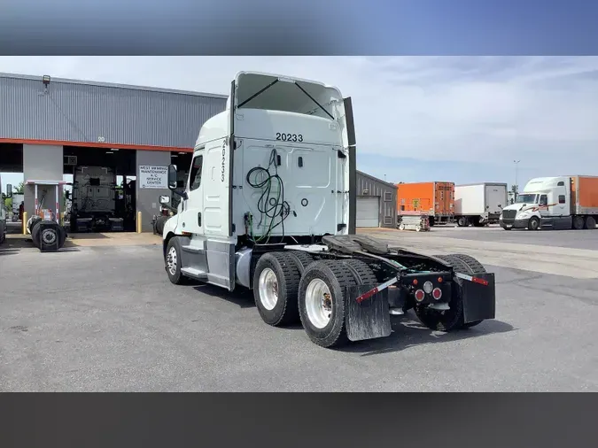 2020 Freightliner Cascadia 126