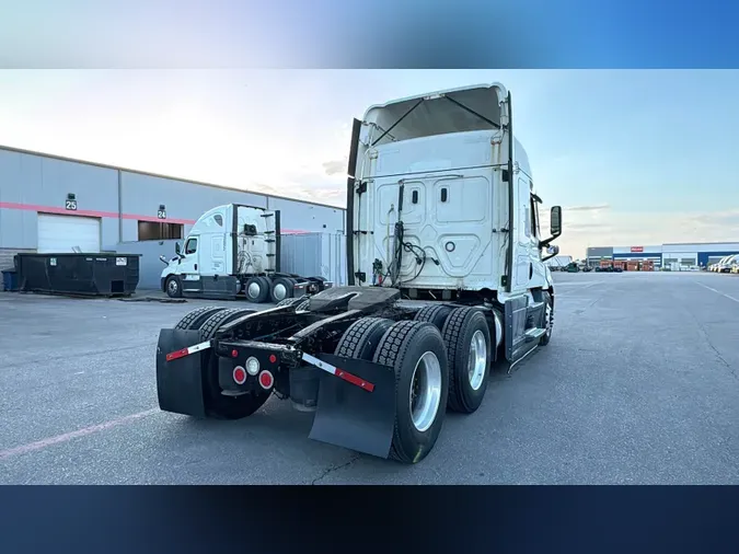 2021 Freightliner Cascadia 126