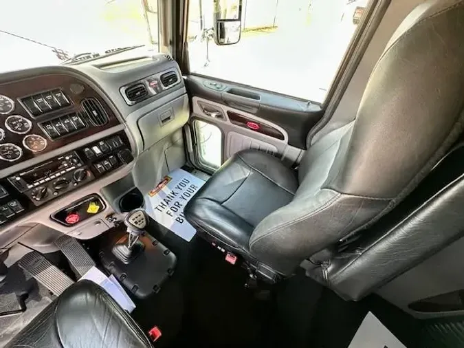 2023 Peterbilt 389