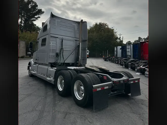 2022 VOLVO VNL64T860