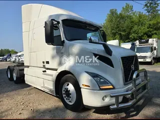 2019 VOLVO VNR64T640