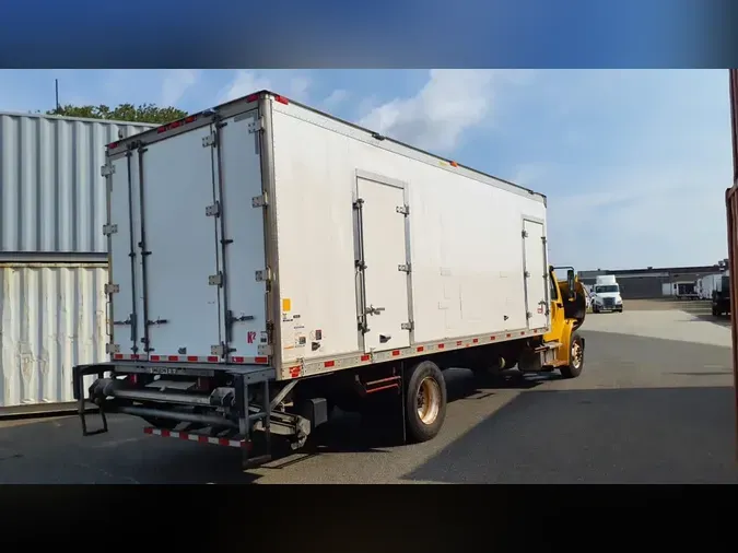 2021 FREIGHTLINER/MERCEDES M2 106