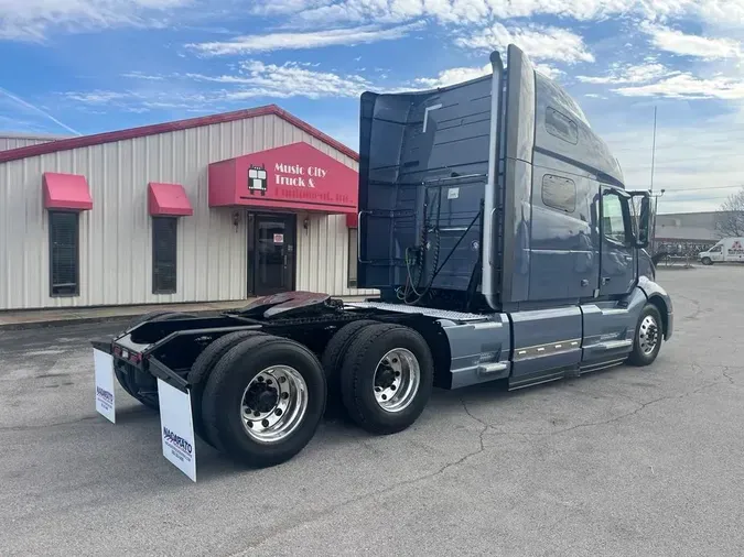 2022 VOLVO VNL64T760