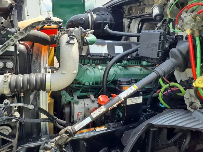 2020 VOLVO VNR62T640