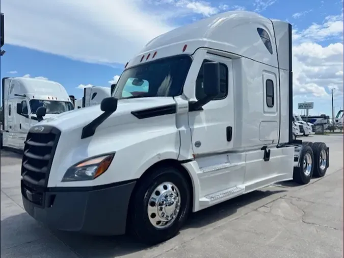 2021 Freightliner Cascadia 126