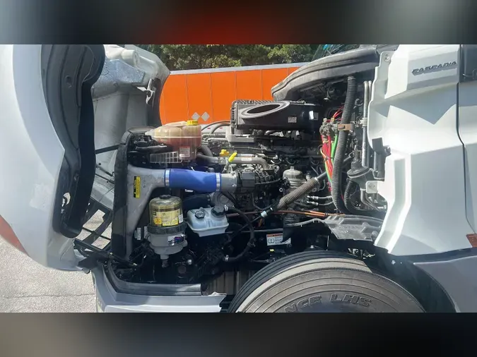 2021 Freightliner Cascadia 126