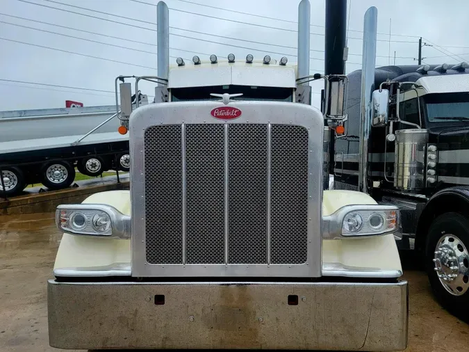 2023 Peterbilt 389