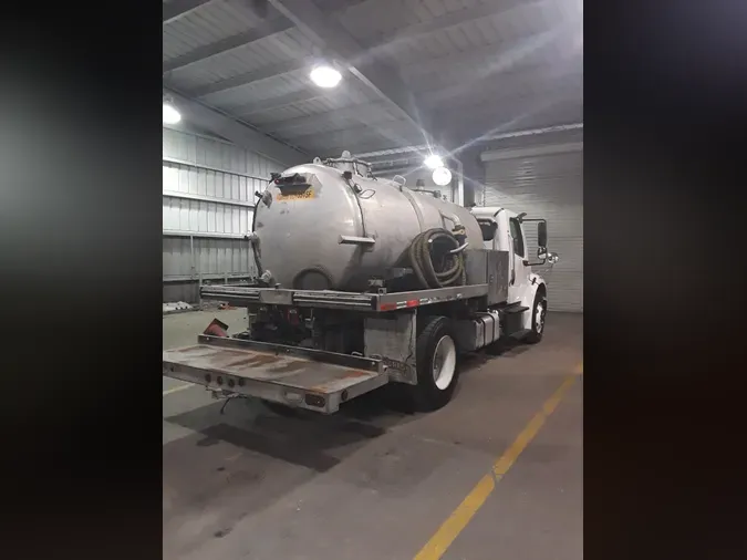 2016 Freightliner M2 106