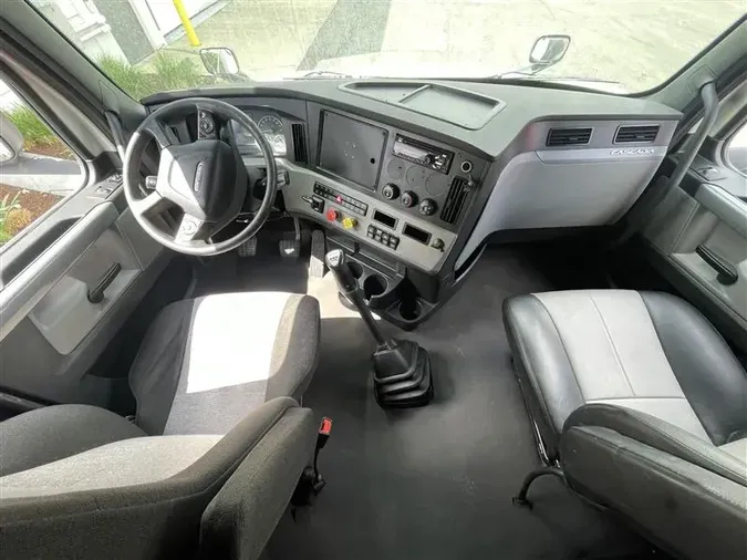 2021 FREIGHTLINER CA126
