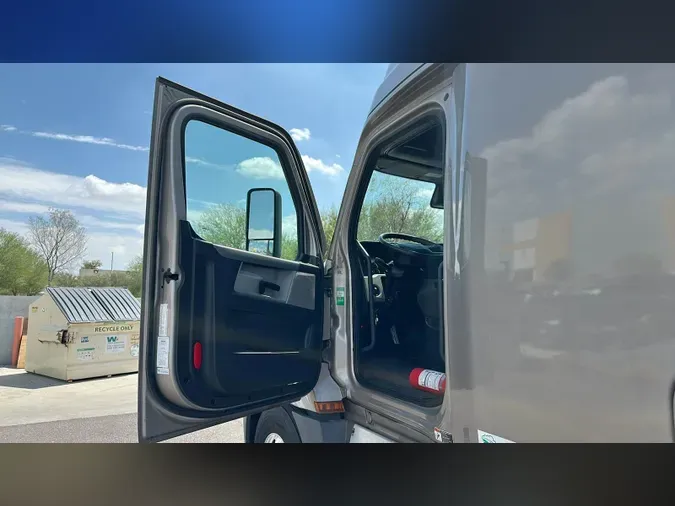 2021 Freightliner Cascadia 126