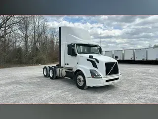 2015 Volvo VNL300